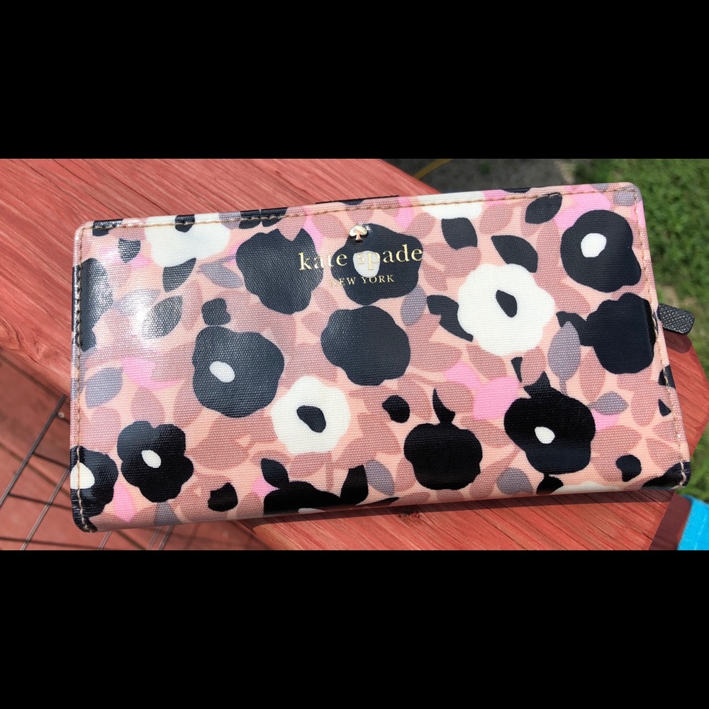 SALE ‼️ Kate Spade Wallet